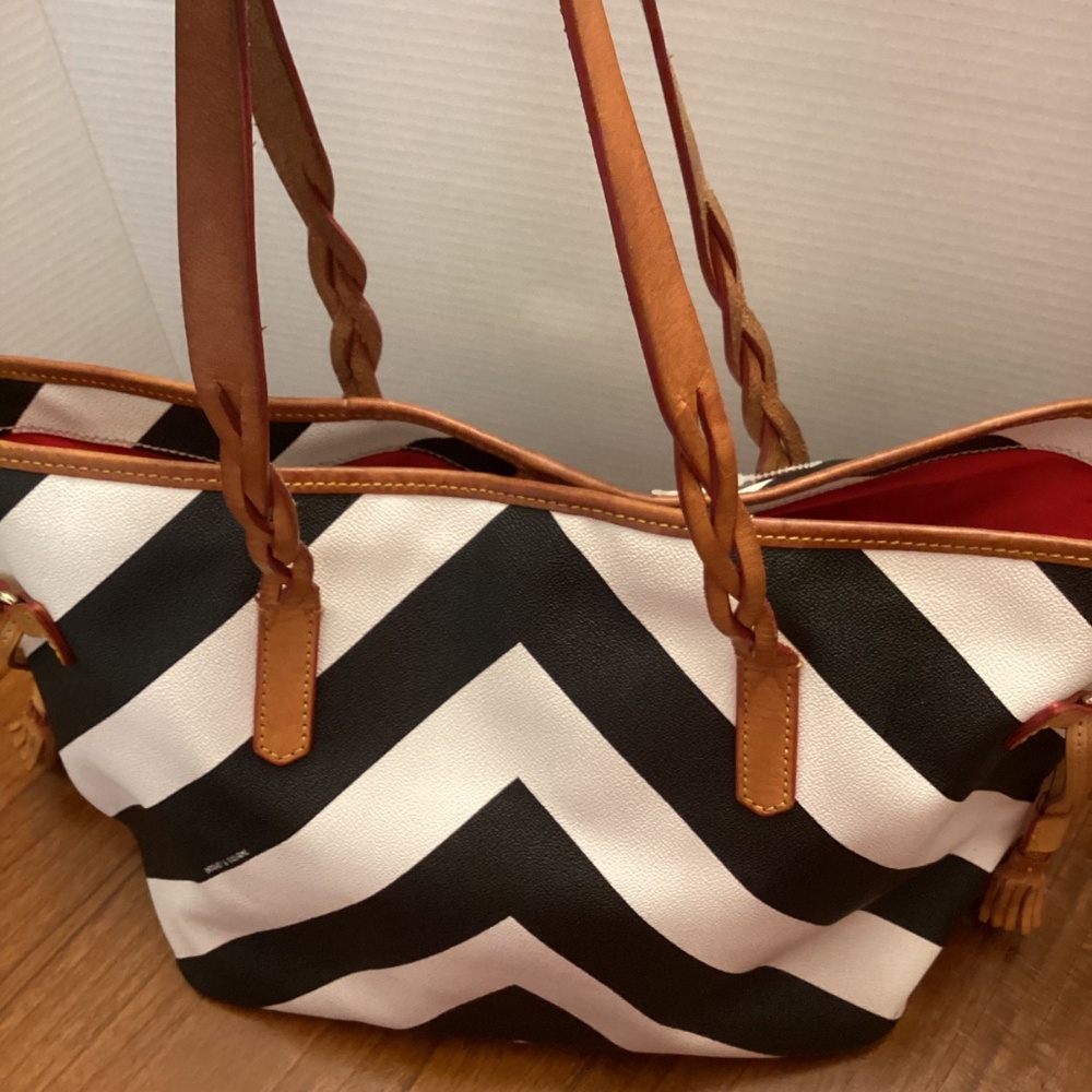 Dooney & Bourke Black and White Zigzag Shoulder Bag - Picture 5 of 16